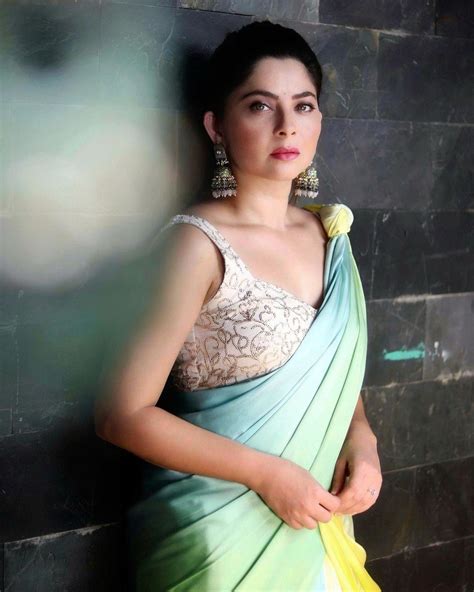 Marathi Television Actress Sonalee Kulkarni Looking Very Glamorous