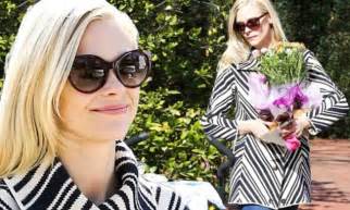 jaime king looks elegant in knitted jacket for casual