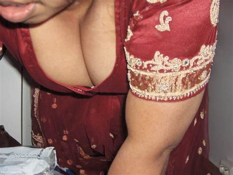 hot seductive indian bhabhi cleavage blouse sexy aunty deep navel