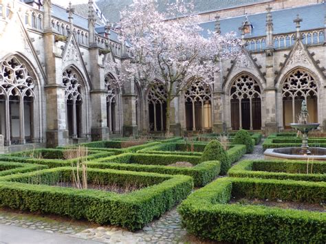 kloostertuin domkerk amazing architecture landscape architecture labyrinth maze garden hedges