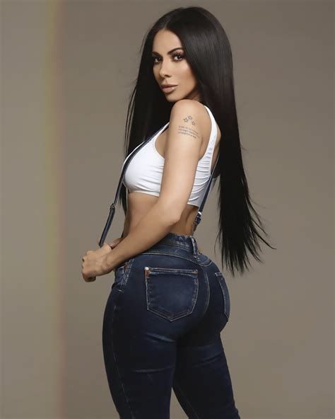 mexican kim kardashian shows off bum in skin tight jeans viraltab
