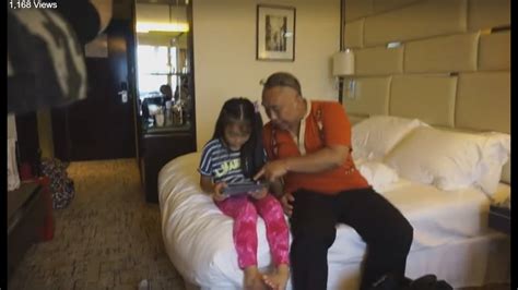 Meledek Gadis Jepang Kecil Di Kamar Hotel Youtube