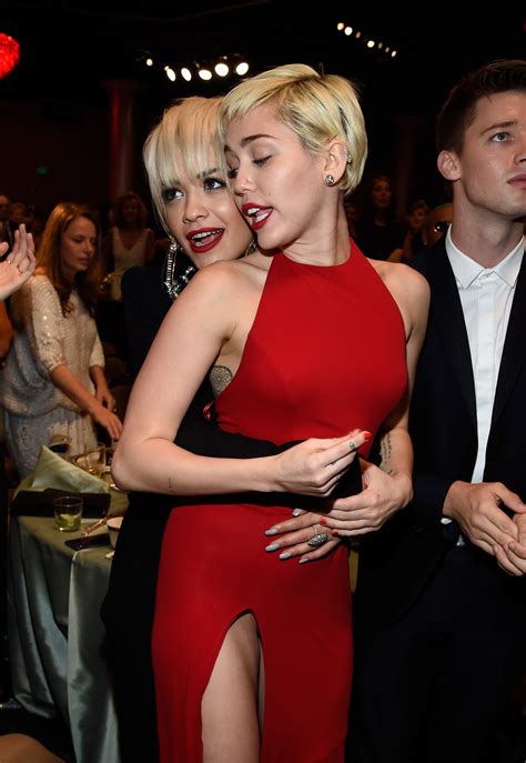 Miley Cyrus Braless Pokies Pantyless At The Grammy Awards