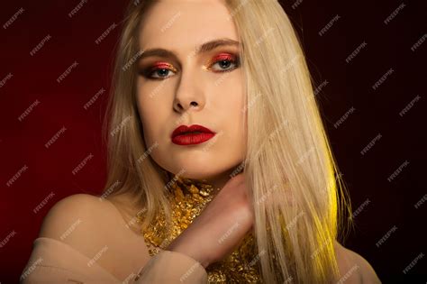 Premium Photo Fashion Portrait Of Pretty Blonde Woman With Red Lips
