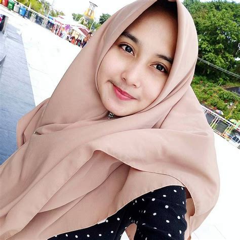 Kumpulan Foto Cewek Jilbab Cantik Dan Manis Untuk Dp Bbm Manis Bulan