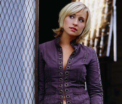 here s what we know about smallville star allison mack s involvement in a secret sex cult