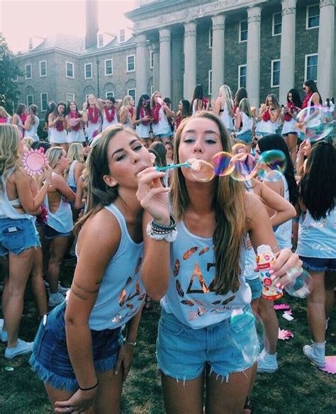 13 cute pictures to take with your sorority sisters her