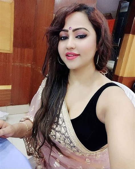 Bengali Pretty Girl Shows Look Hot Picture