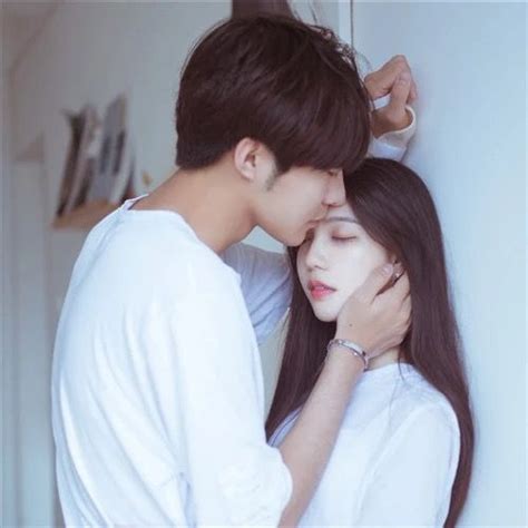 resultado de imagem para korean couple ulzzang kiss on the forehead couples poses pinterest