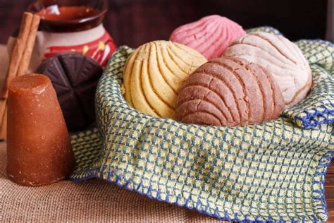conchas traditional mexican sweet bread