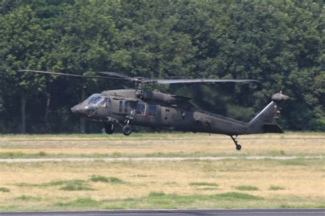 tussenstop amerikaanse helikopters op eindhoven piloot vliegtuig