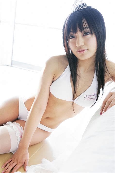 Mizuki Oshima Japanese Sexy Model Sexy White Bikini With