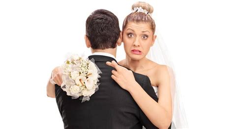 ترس از ازدواج ؛ چرا نامزدم از ازدواج کردن طفره می رود؟ مشاوره