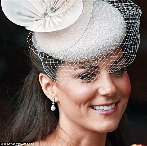 Kate Middleton S Jeweller Reveals Five Accessory Rules Daily Mail Online