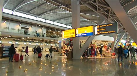 eindhoven airport vraagt begrip voor extra vluchten vliegramp mh omroep brabant