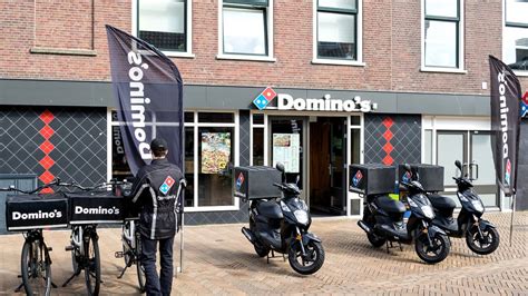 dominos pizza opent recordaantal winkels  eerste helft  twinkle
