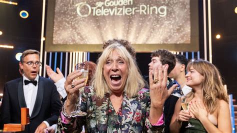 cast  oogappels wins golden televizier ring   annual gala
