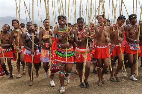 umkhosi womhlanga zulu reed dance in enyokeni palace zulu women