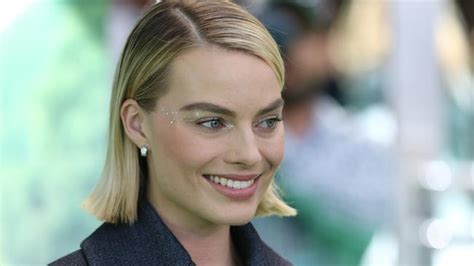 gold coast actor margot robbie secures star role in tarantino movie