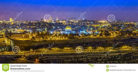 panorama aan de oude stad van jeruzalem bij zonsondergang stock afbeelding image