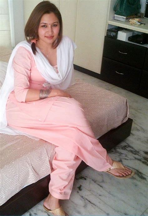 pakistani and indian desi hot girls in bedroom pictures