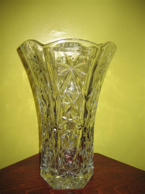 Vintage Clear Cut Glass Flower Vase Item 1022 For Sale