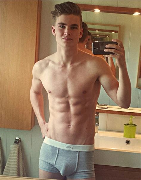 Hung Selfie Twinks Pictures Sorted By Rating Luscious