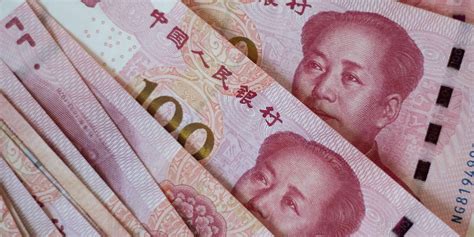 As Its Economy Slows China Embraces A Weaker Currency Wsj