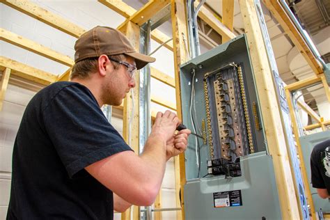 electrician construction  maintenance apprenticeship program