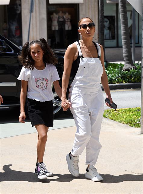 Jennifer Lopez And Daughter Emme Shopping In Miami Pic Match In Jeans