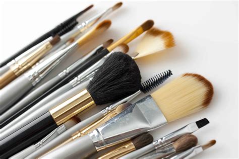 clean makeup brushes   rush beauty  hollie