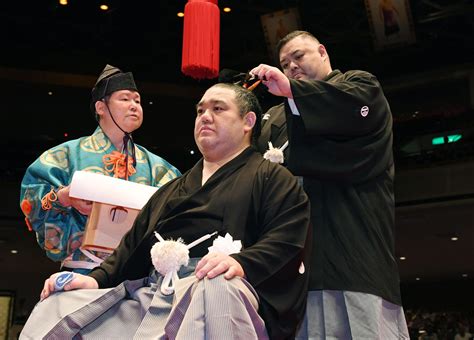 retirement ceremonies often full of emotion the japan times