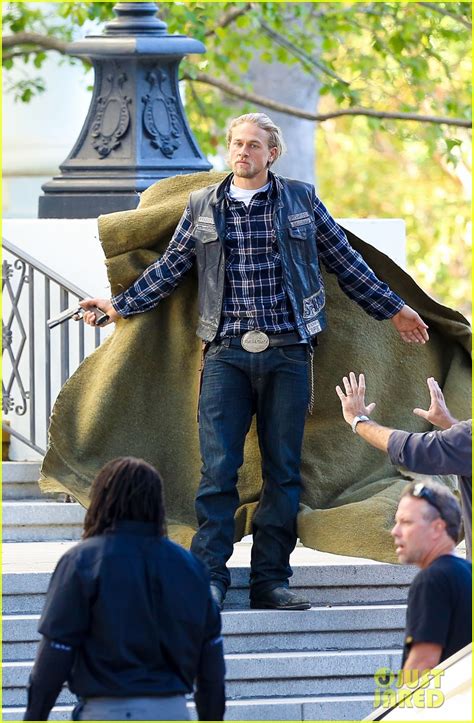 charlie hunnam goes undercover and still looks like a sharp shooter photo 3229607 charlie
