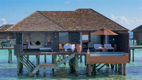 amazing maldives water villas  glass floor