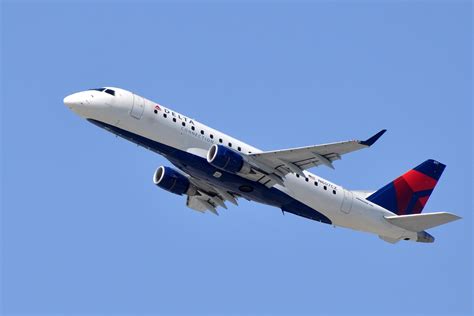 filecompass airlines embraer erj  ncz lax jpg wikimedia commons