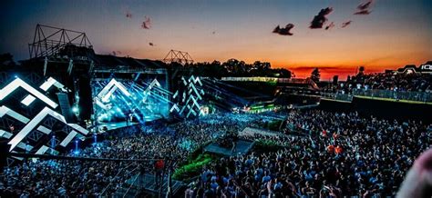 top 10 biggest music festivals in the world amazfeed