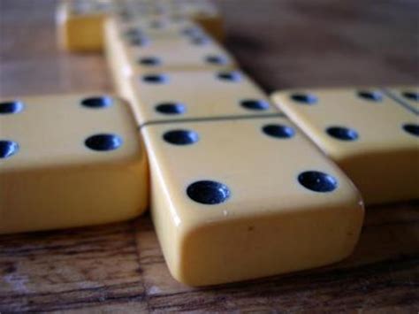 play dominoes  lovetoknow