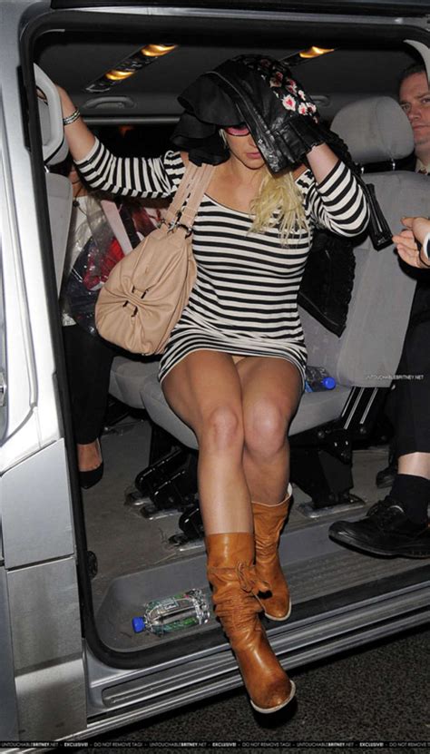 britney spears exposing her nice shaved pussy and great ass upskirt paparazzi pi pichunter