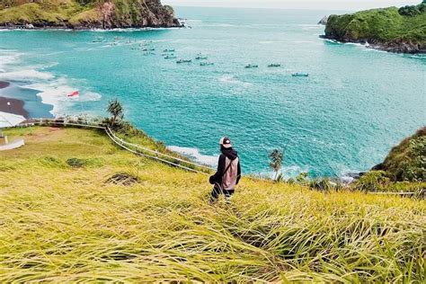 5 Rekomendasi Tempat Wisata Pantai Di Jember Ombak Keren Dan Pantai