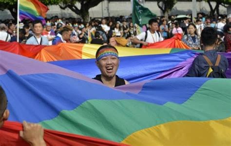 gay couples tie knot for first time at taiwan military