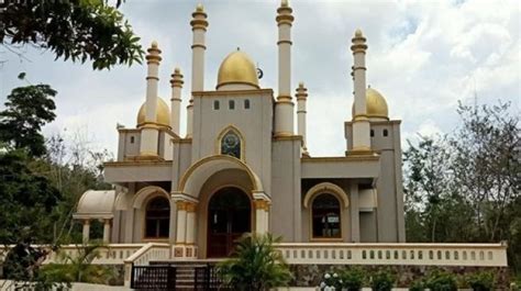 Bikin Takjub Viral Masjid Seperti Istana Berada Di Tengah