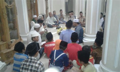 riungan qunut  masjid palas cilegon mengajak warga