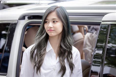 twice s tzuyu is defying traditional beauty standards and fans are loving it — koreaboo