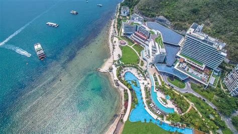 sanya marriott hotel dadonghai bay is nestled between the bay and the