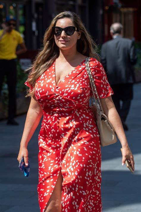 kelly brook shows off two stone weight loss in sexy red dress irish mirror online