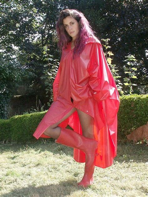rot steht ihr ausgezeichnet regenkleidung regen mode regenmantel