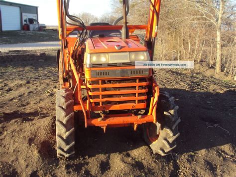 kubota  wd tractor  lb loader