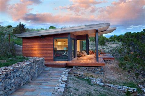 mountain modern retreat  montana  embedded  hillside modern small house design modern