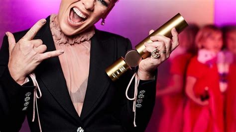 diva pink backlash  supporting pop singer billie eilish yaay entertainment