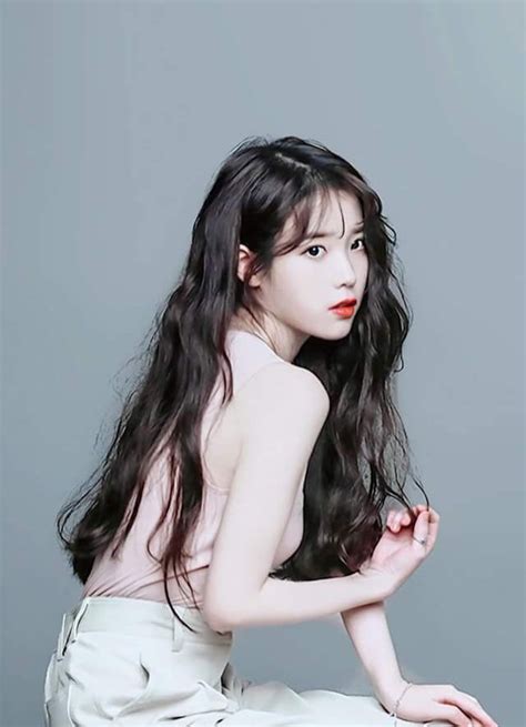 iu 2018 calendar iu princess lee ji eun in 2019 oppas cantantes idols coreanos